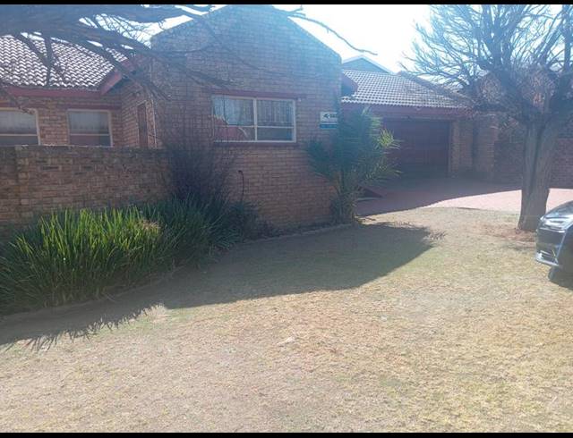 3 BEDROOM HOUSE FOR SALE IN VANDERBIJLPARK SE 4